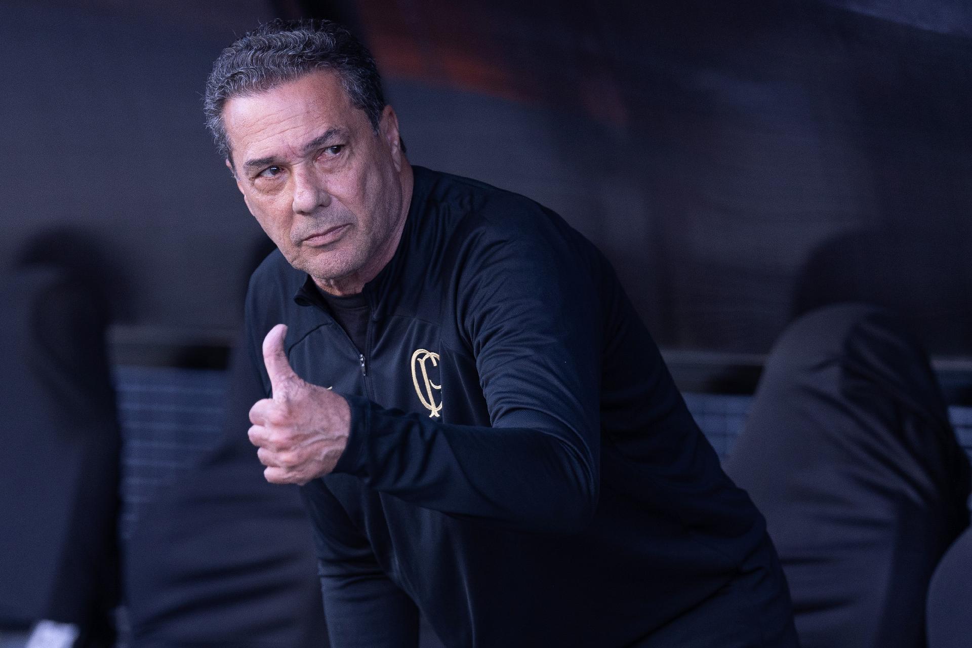 De 'demitido' a solução, Luxemburgo renova Corinthians com apoio de crias da casa