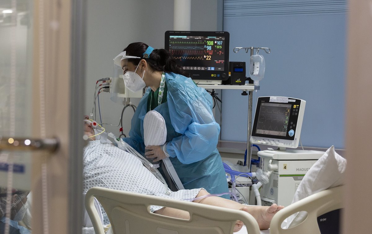 Pesquisa diz que variante Delta pode se espalhar assim como catapora