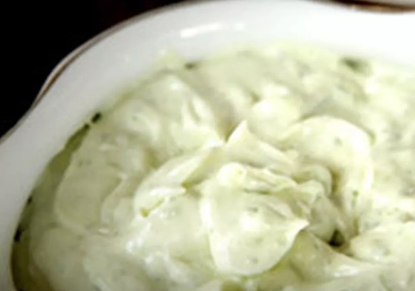 Simples e gostosa: Aprenda a fazer maionese caseira