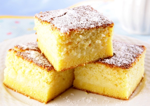 Aprenda esta receita fácil de bolinho de fubá cremoso