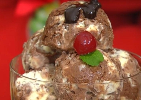 Ana Maria Braga ensina a fazer sobremesa semifredo de chocolate
