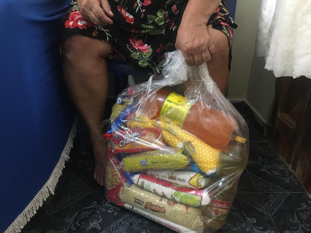 Centenas de cestas são doadas por instituto para mulheres em Manaus