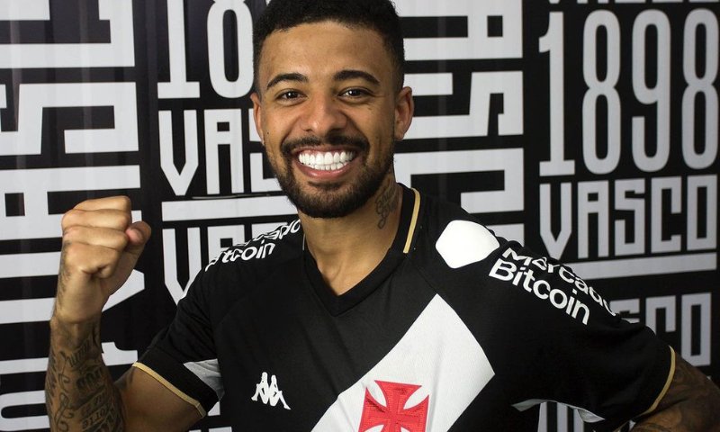 Vasco anuncia a contratação do meia Paulinho