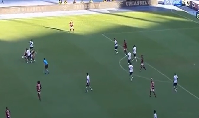 Com golaço, Flamengo vence o Vasco em clássico no Engenhão 