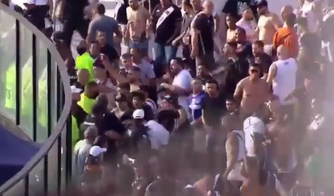 Botafogo goleia Vasco em São Januário; partida foi marcada por tumulto 