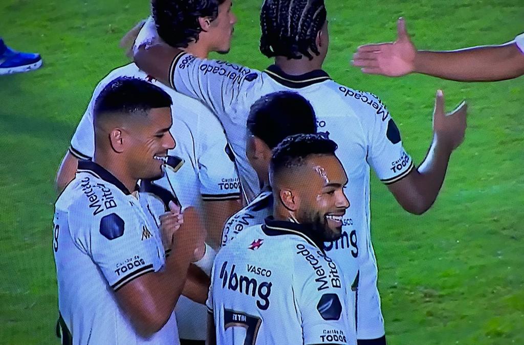 Vasco dá de goleada no Náutico em São Januário