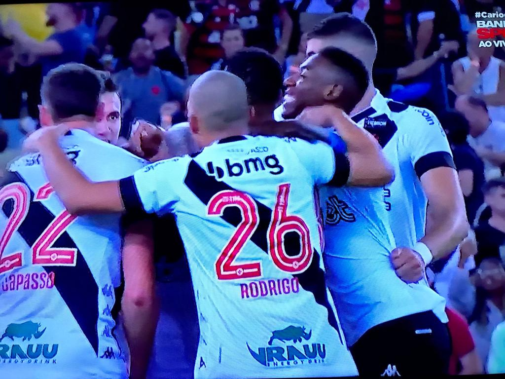 Santos finaliza preparação para jogo contra o Vasco com festa da torcida