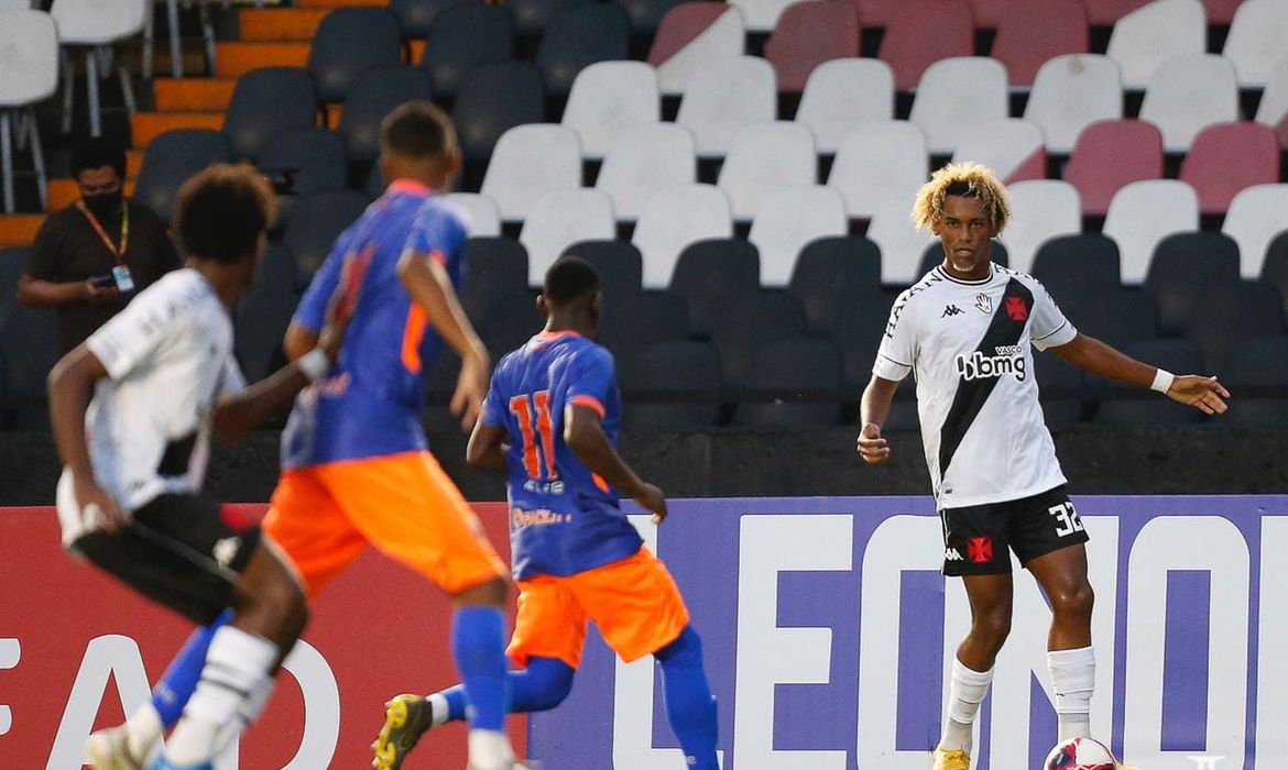 Vasco conquista primeiro ponto no Carioca