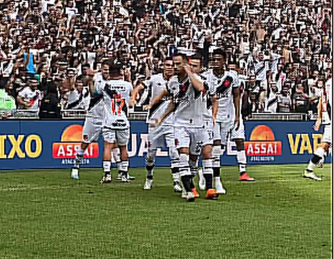 Vasco vence Atlético-MG em reencontro com a torcida no Maracanã