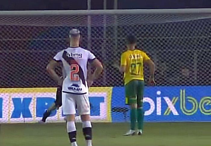 Vitória do Vasco sem torcida tem cenário 'raiz' e clima de jogo na pandemia