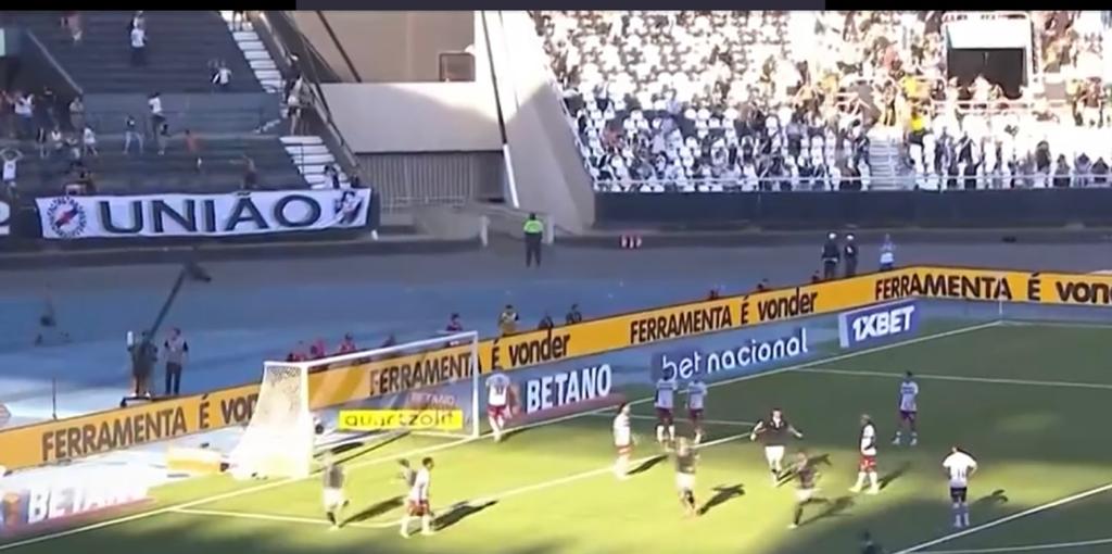 Vasco vence Flu por 4 a 2 em clássico eletrizante com dois gols de Pec