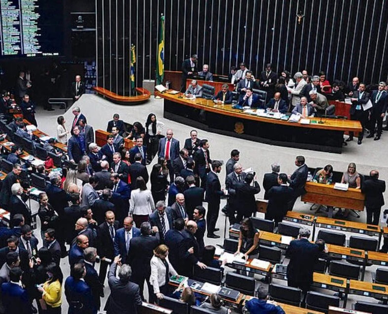 PL sobre adultização de crianças deve ir à votação nesta semana 
