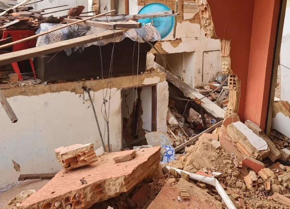 Explosão de casa deixa uma idosa morta e dois homens feridos 