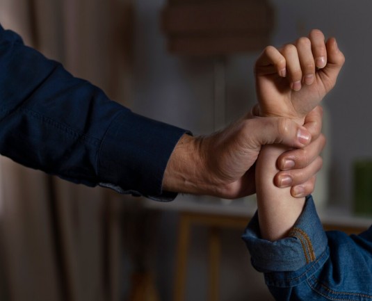 Homem é preso por perseguir e ameaçar de morte ex-companheira em Manaus
