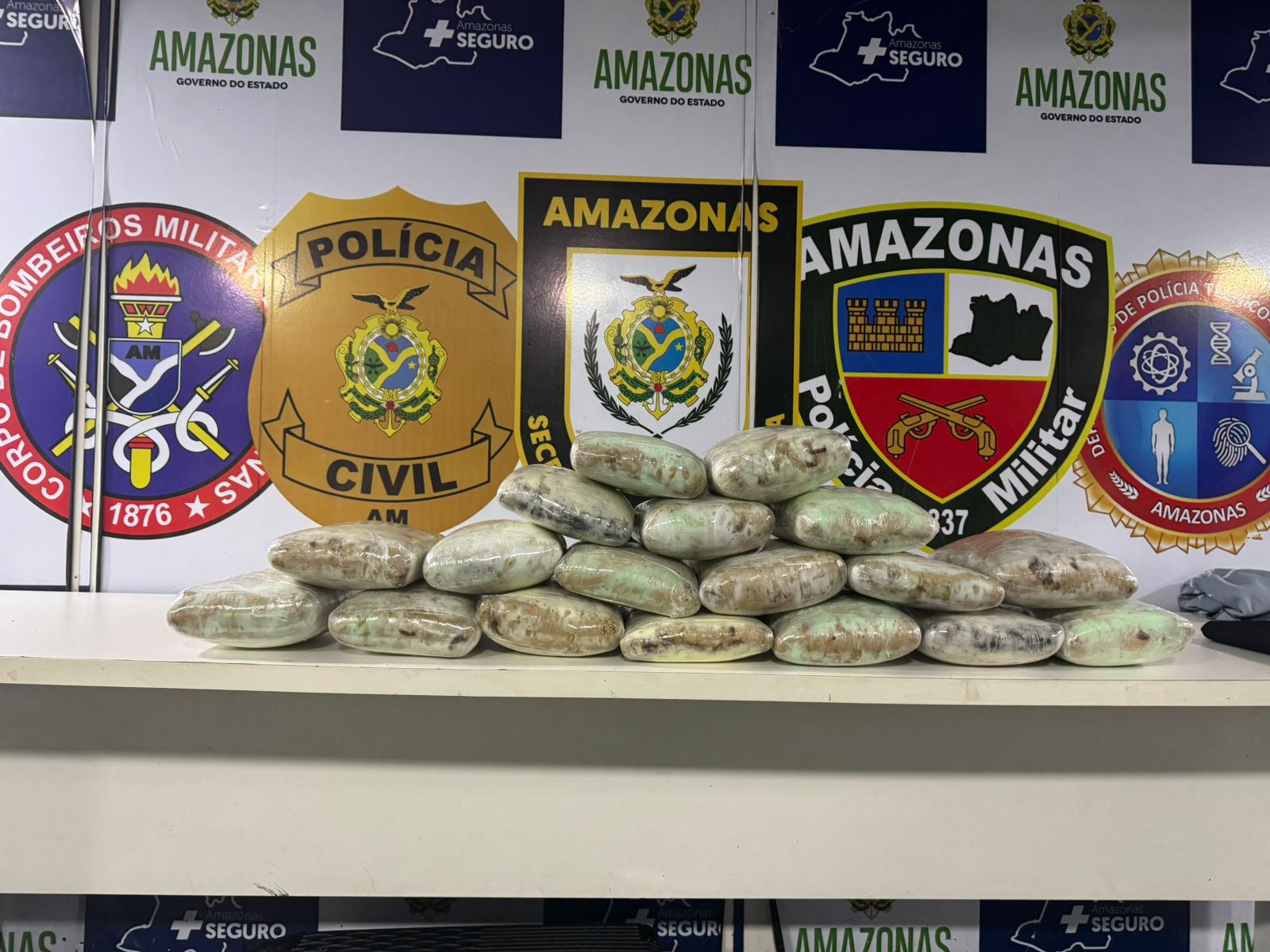 Homem é preso com mais de 22 kg de drogas em barco no Amazonas