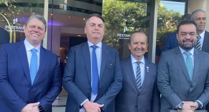 Bolsonaro e governadores brasileiros acompanham posse de Milei na Argentina