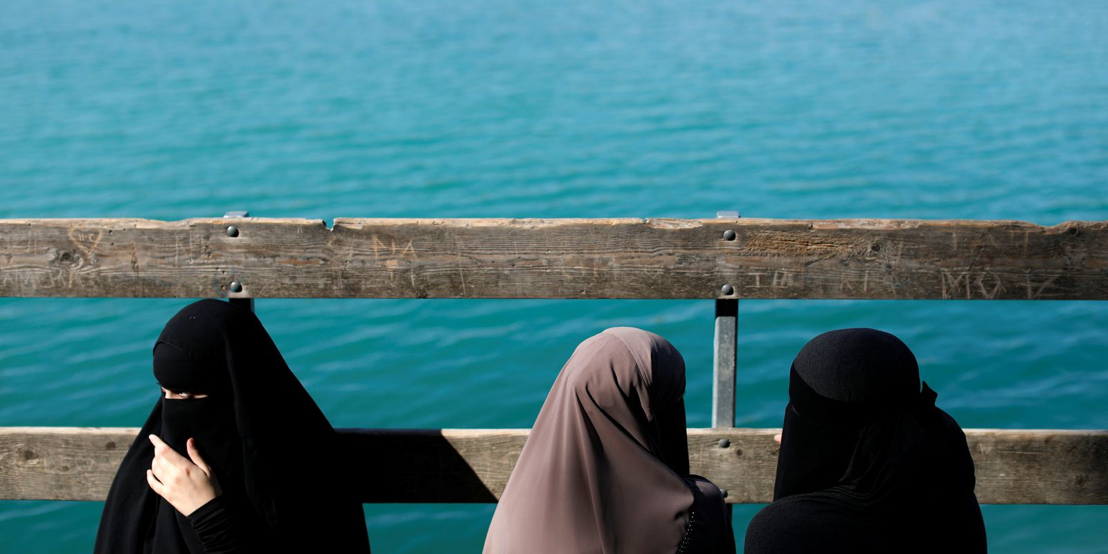 Polícia do Irã vai instalar câmeras para identificar mulheres sem véu