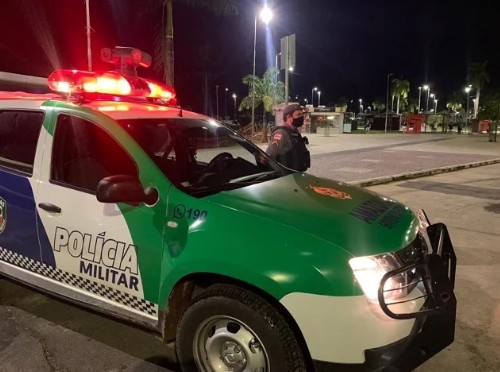 Homem é preso após agredir mulher dentro de motel no Nova Cidade