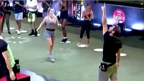 Viih Tube corre para abraçar Caio e vira chacota: 'Bastiana'