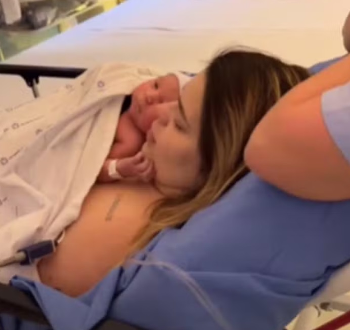 Viih Tube deixa a UTI após parto do segundo filho