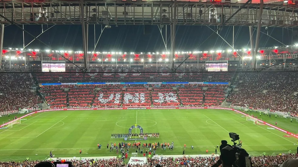 'Sempre vou te amar', diz Vini Jr ao agradecer homenagem do Flamengo