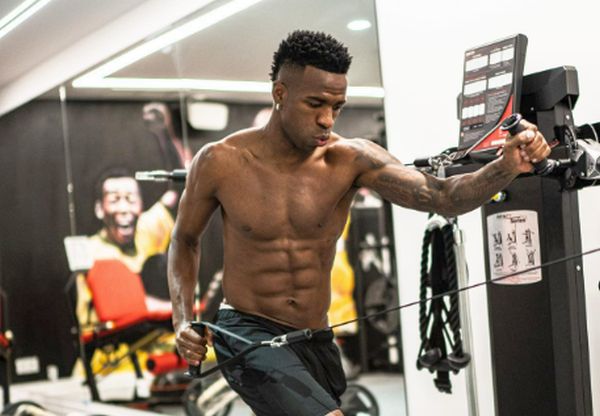 Vini Jr diz em depoimento que sofreu racismo por ser negro e importante