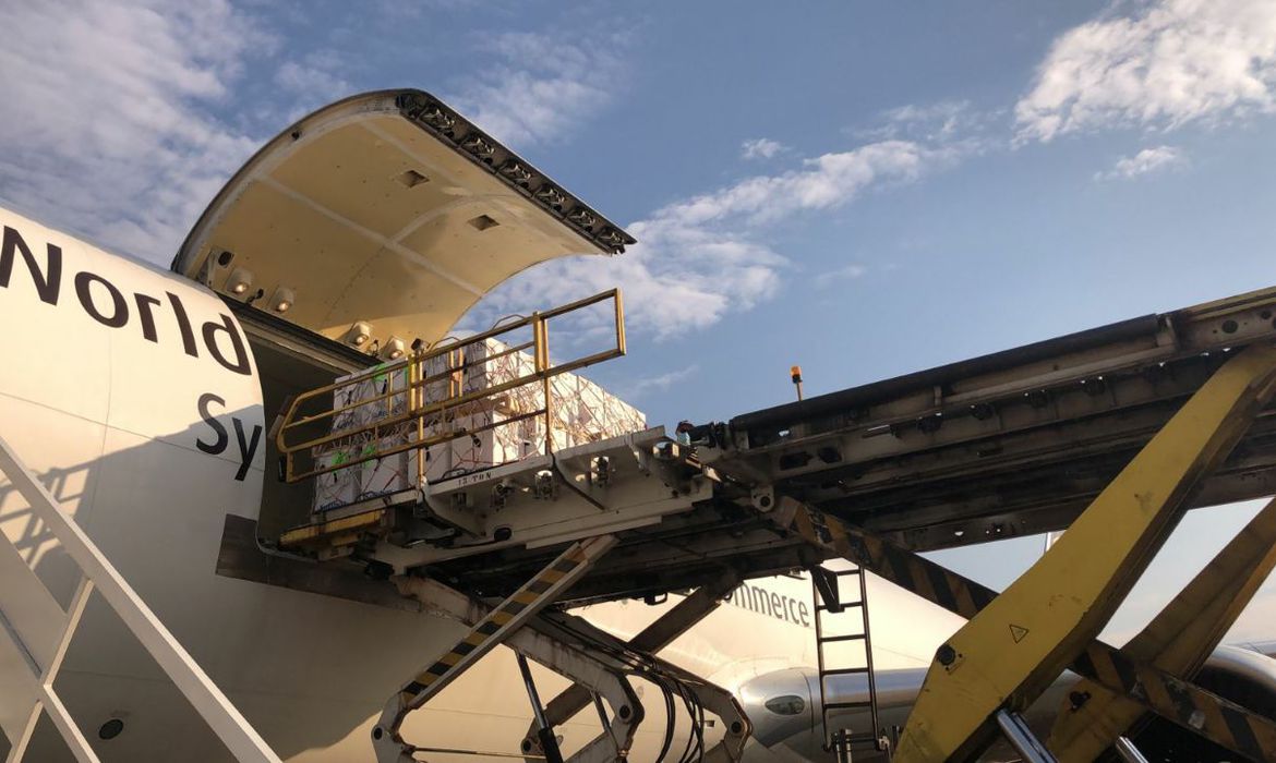 Pfizer completa neste domingo 100 milhões de doses entregues ao Brasil