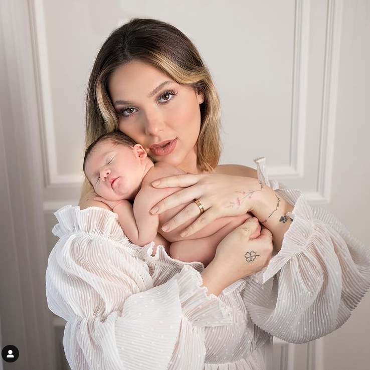 Virginia choca ao revelar nome completo da filha Maria Alice 