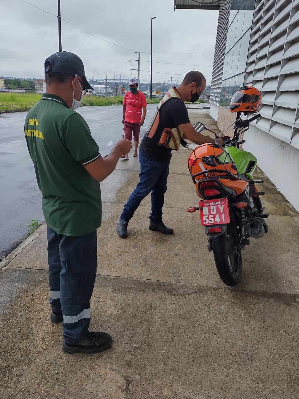 IMMU retoma vistoria para taxistas e mototaxistas em Manaus 
