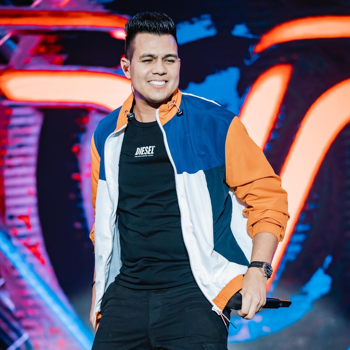 Vitor Fernandes fará show gratuito no Festival de Quadrilhas em Barreirinha