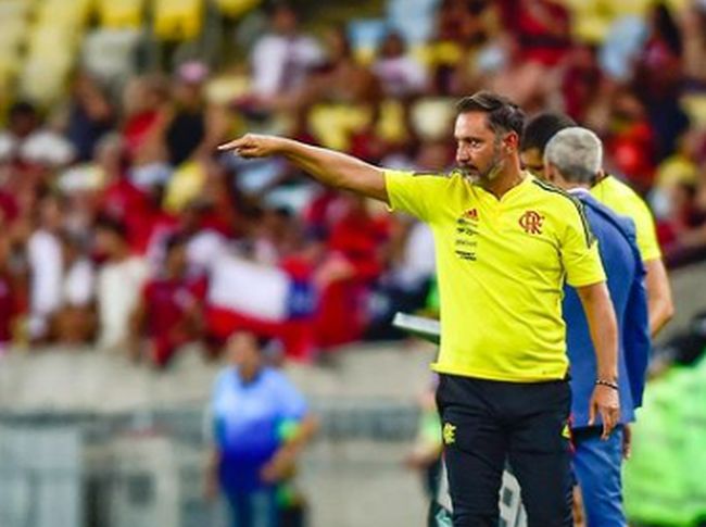 Flamengo segue com Vítor Pereira e avaliará trabalho após o Carioca