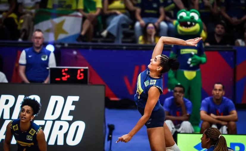 Brasil cai na semifinal do Mundial de vôlei e disputa bronze com Japão