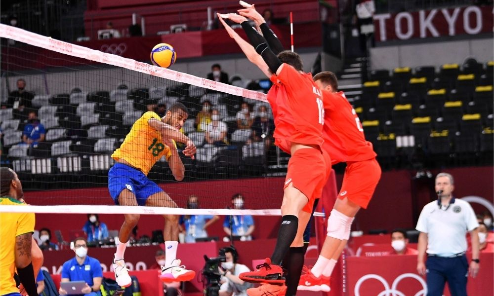 Brasil enfrenta Argentina na busca pelo bronze no vôlei masculino