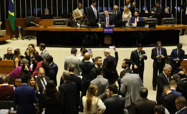 Após polêmica, votação de PL Antifacção é adiada para a próxima semana