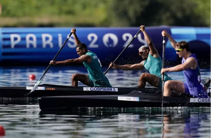 Isaquias Queiroz e Jacky Godmann vão para as quartas de final da canoagem