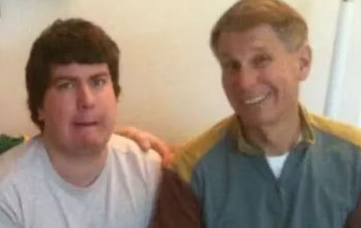 Homem quebra ossos do pai e o mata com 50 facadas alegando ser acidente