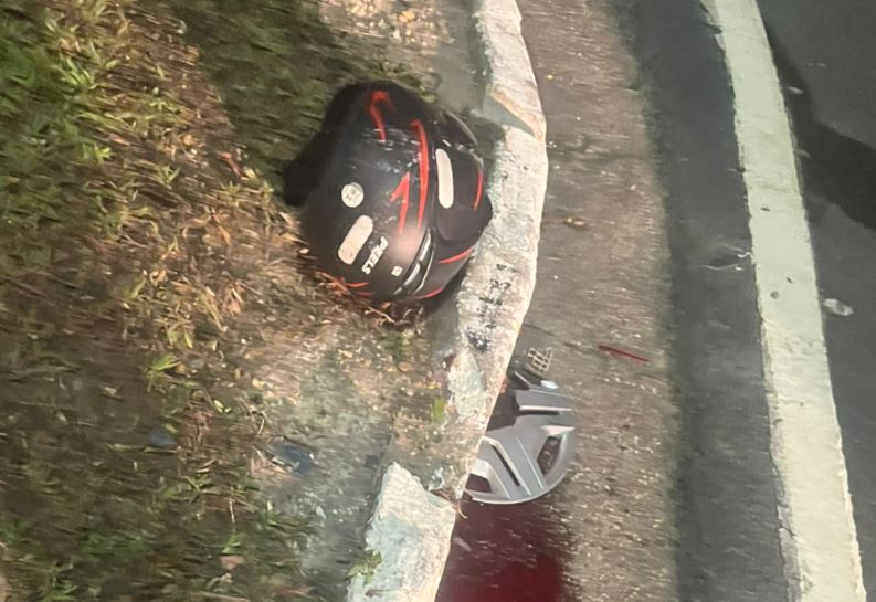 Homem morre em acidente entre carro e motocicleta em avenida de Manaus