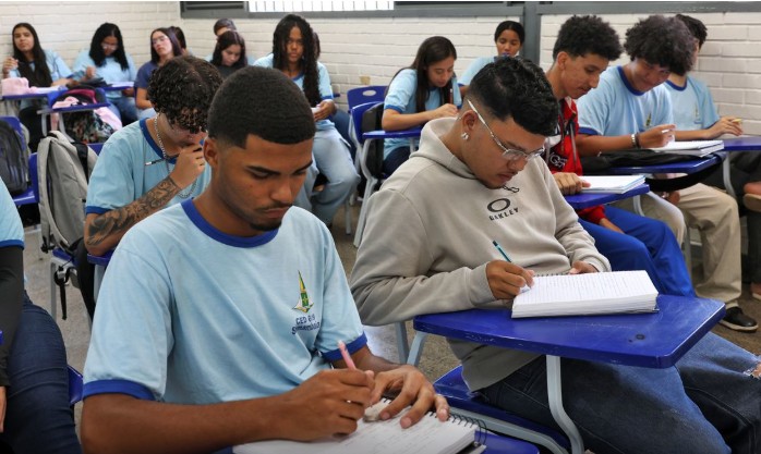 Nascidos em maio e junho recebem 6ª parcela do Pé-de-Meia