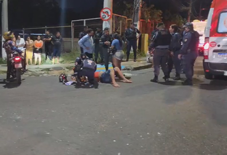 Torcedores do Vasco atropelam e agridem motociclista na Av. das Torres