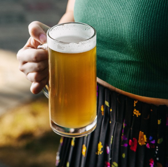 Mãe é presa após ser flagrada dando cerveja a bebê de 3 meses no São José