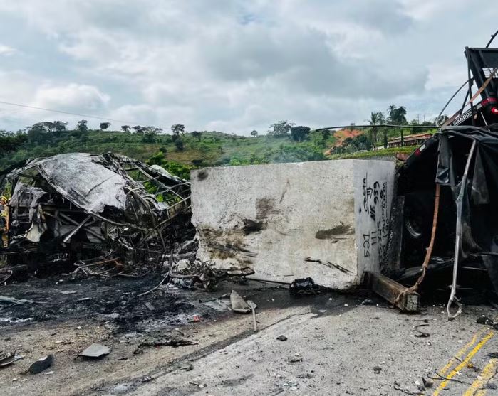 Motorista de carreta envolvida em acidente em MG estava com CNH suspensa