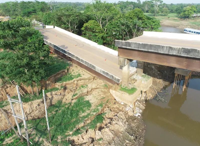 Moradores são evacuados de área segunda ponte desabou na BR-319