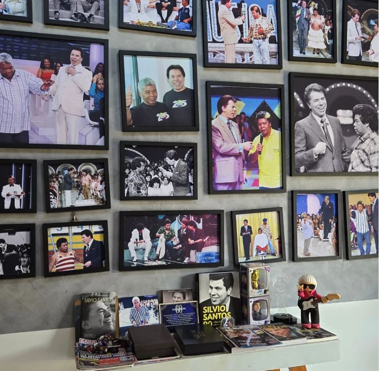 "Perdi um irmão de vida", diz Roque, assistente de palco de Silvio Santos 