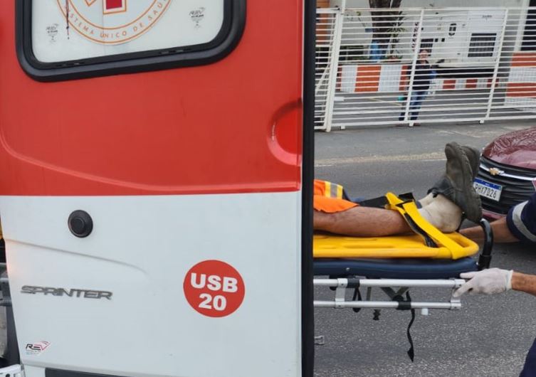 Acidente com moto deixa homem ferido na av. André Araújo em Manaus