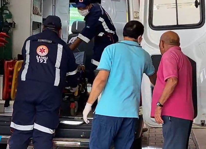 Esfaqueado, homem 'se arrasta' até delegacia para pedir socorro no Amazonas