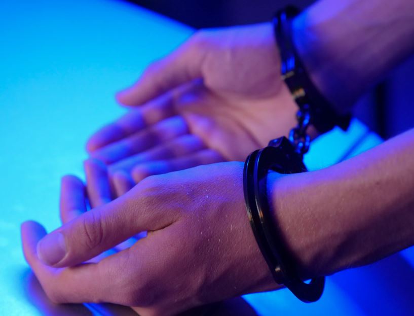 Grupo é preso com arma e drogas em Manaus