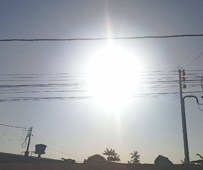 Manaus 'ferve' nesta quarta-feira com calor e sensação térmica de 49º