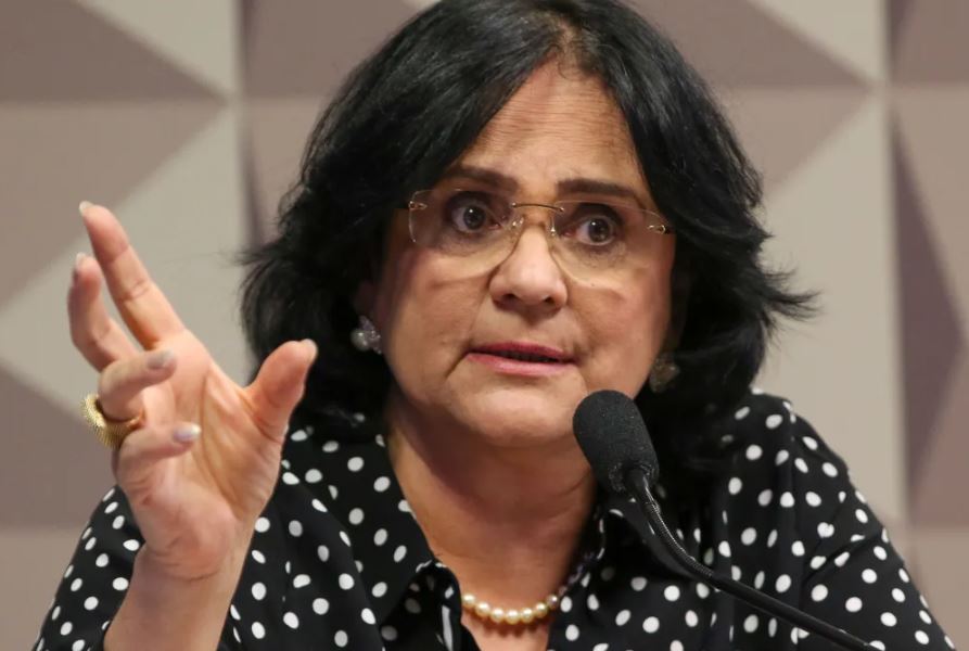 Senadora Damares Alves é internada às pressas em Brasília