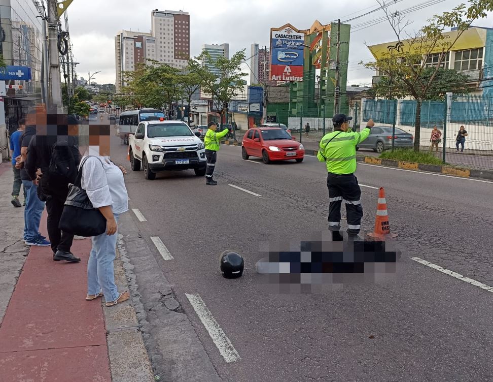 Acidente com moto deixa jovem ferido e afeta trânsito em avenida de Manaus