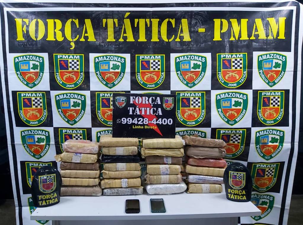 Dupla é presa com drogas após tentar furar bloqueio policial em Manaus 